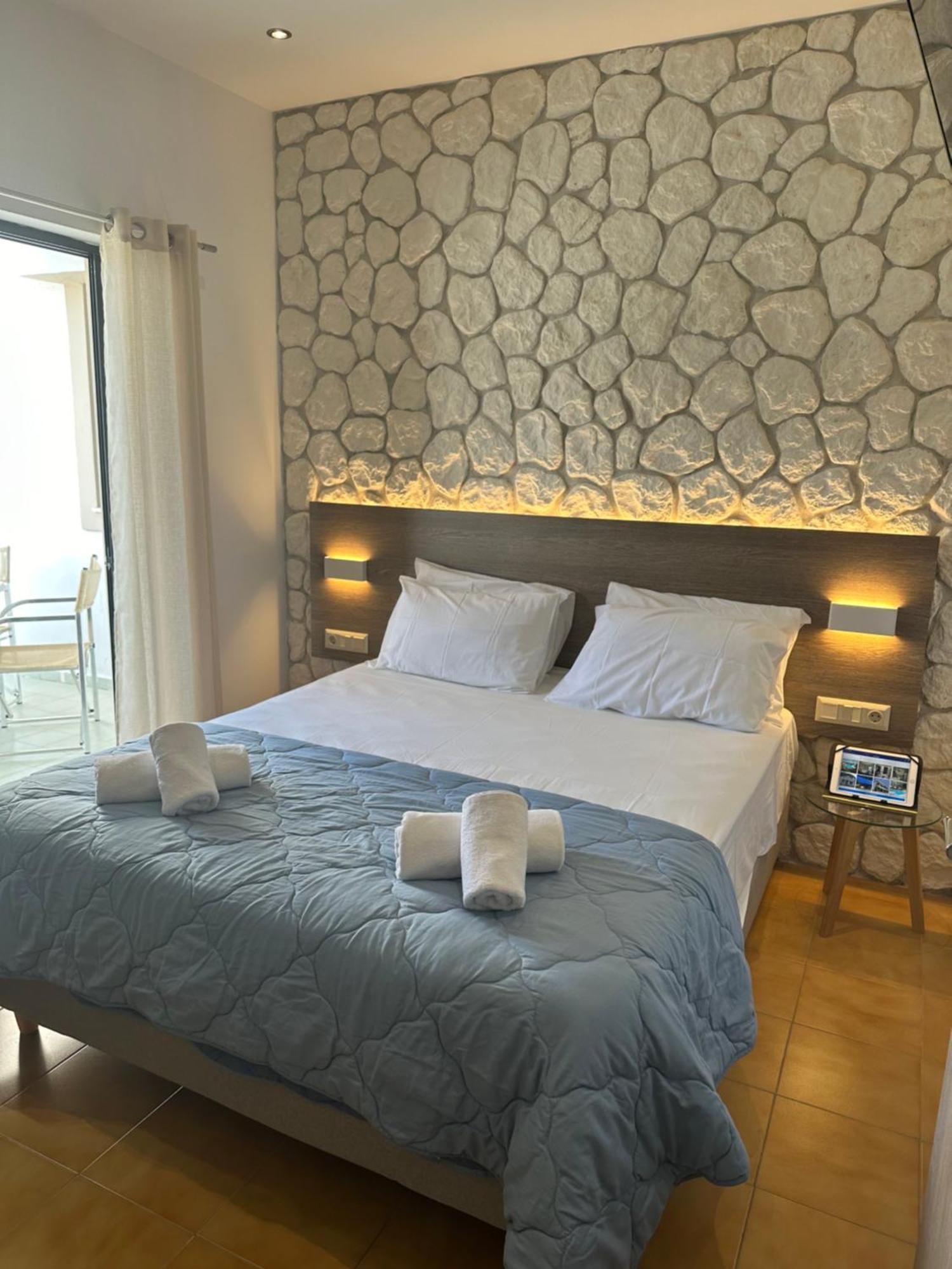 Vladimiros Apartments Barbati Exteriör bild