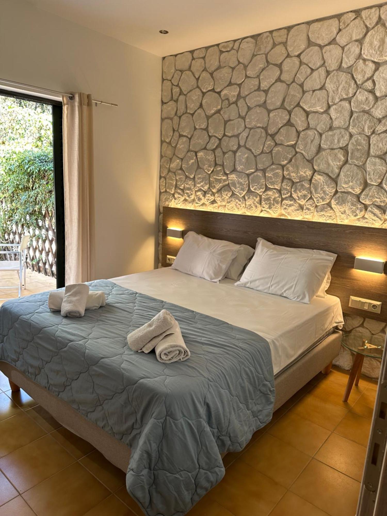 Vladimiros Apartments Barbati Exteriör bild